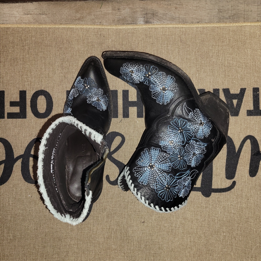 Floral Embroidered Black Western Boots